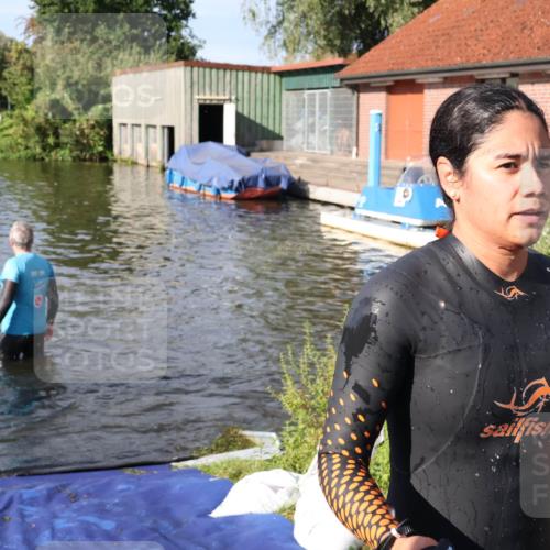 31.08.2025 - Elbe Triathlon Hamburg Luisa Fischer http://msf.ph/oto/8681210 31.08.2025 09:30:11 Schwimmen 665, 760, 811, 888 meine-sportfotos.de