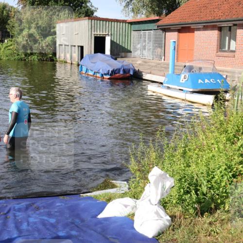 31.08.2025 - Elbe Triathlon Hamburg Luisa Fischer http://msf.ph/oto/8681218 31.08.2025 09:30:12 Schwimmen 665, 760, 811 meine-sportfotos.de