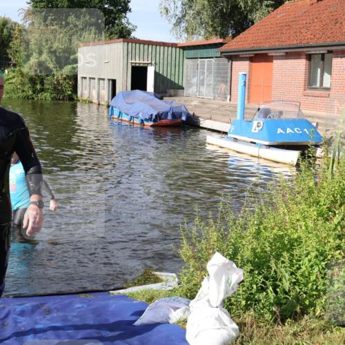 31.08.2025 - Elbe Triathlon Hamburg Luisa Fischer http://msf.ph/oto/8681220 31.08.2025 09:30:15 Schwimmen 760 meine-sportfotos.de
