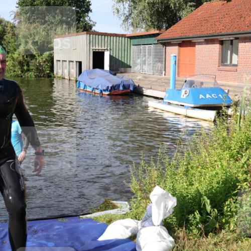 31.08.2025 - Elbe Triathlon Hamburg Luisa Fischer http://msf.ph/oto/8681221 31.08.2025 09:30:16 Schwimmen 760 meine-sportfotos.de