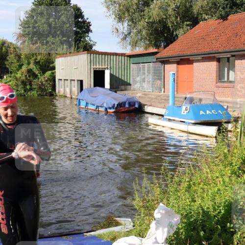 31.08.2025 - Elbe Triathlon Hamburg Luisa Fischer http://msf.ph/oto/8681236 31.08.2025 09:30:43 Schwimmen 884 meine-sportfotos.de