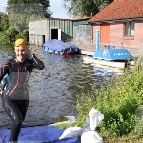 31.08.2025 - Elbe Triathlon Hamburg Luisa Fischer http://msf.ph/oto/8681242 31.08.2025 09:30:59 Schwimmen 813, 823 meine-sportfotos.de