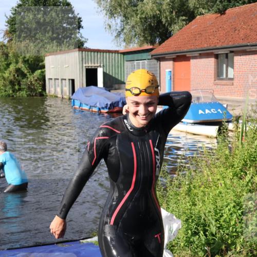 31.08.2025 - Elbe Triathlon Hamburg Luisa Fischer http://msf.ph/oto/8681245 31.08.2025 09:31:00 Schwimmen 813, 823 meine-sportfotos.de