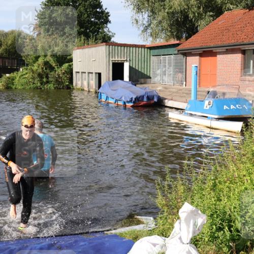 31.08.2025 - Elbe Triathlon Hamburg Luisa Fischer http://msf.ph/oto/8681248 31.08.2025 09:31:03 Schwimmen 813, 823, 893 meine-sportfotos.de