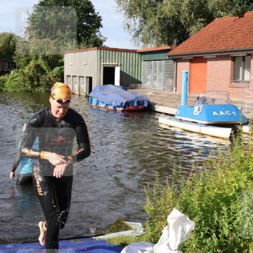 31.08.2025 - Elbe Triathlon Hamburg Luisa Fischer http://msf.ph/oto/8681252 31.08.2025 09:31:04 Schwimmen 813, 893 meine-sportfotos.de