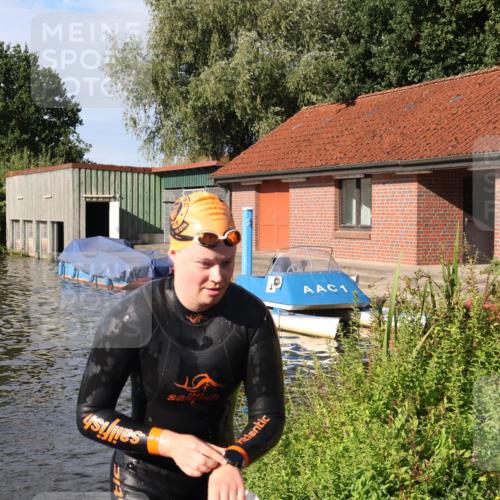 31.08.2025 - Elbe Triathlon Hamburg Luisa Fischer http://msf.ph/oto/8681255 31.08.2025 09:31:05 Schwimmen 813, 829, 893 meine-sportfotos.de