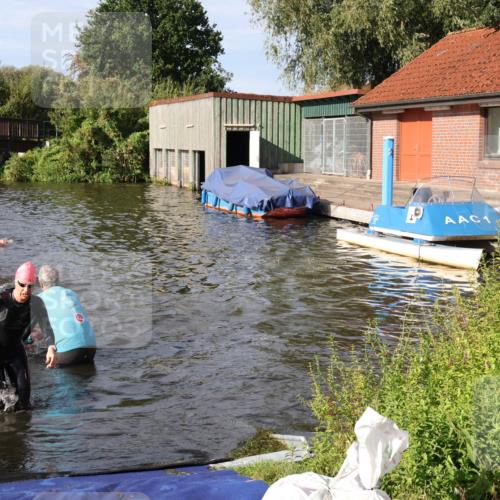 31.08.2025 - Elbe Triathlon Hamburg Luisa Fischer http://msf.ph/oto/8681257 31.08.2025 09:31:10 Schwimmen 829, 837, 893 meine-sportfotos.de