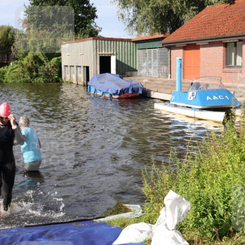 31.08.2025 - Elbe Triathlon Hamburg Luisa Fischer http://msf.ph/oto/8681261 31.08.2025 09:31:11 Schwimmen 829, 837, 893 meine-sportfotos.de
