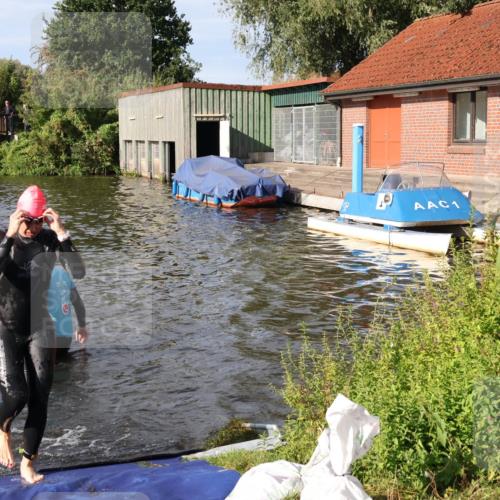 31.08.2025 - Elbe Triathlon Hamburg Luisa Fischer http://msf.ph/oto/8681265 31.08.2025 09:31:11 Schwimmen 829, 837, 893 meine-sportfotos.de