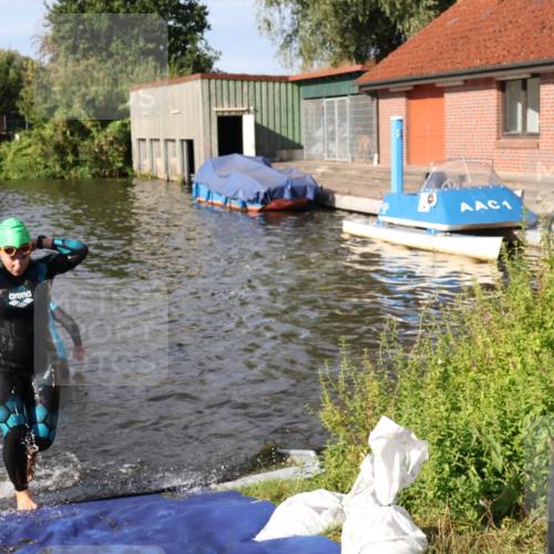 31.08.2025 - Elbe Triathlon Hamburg Luisa Fischer http://msf.ph/oto/8681276 31.08.2025 09:31:14 Schwimmen 829, 833, 837, 893, 919 meine-sportfotos.de