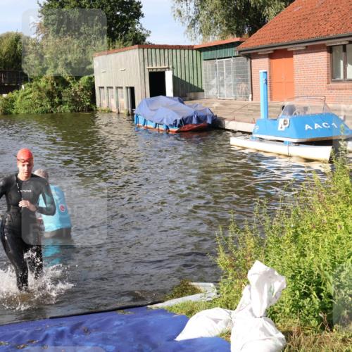 31.08.2025 - Elbe Triathlon Hamburg Luisa Fischer http://msf.ph/oto/8681293 31.08.2025 09:31:17 Schwimmen 829, 833, 837, 893, 919, 929 meine-sportfotos.de