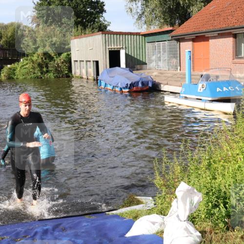 31.08.2025 - Elbe Triathlon Hamburg Luisa Fischer http://msf.ph/oto/8681294 31.08.2025 09:31:17 Schwimmen 829, 833, 837, 893, 919, 929 meine-sportfotos.de