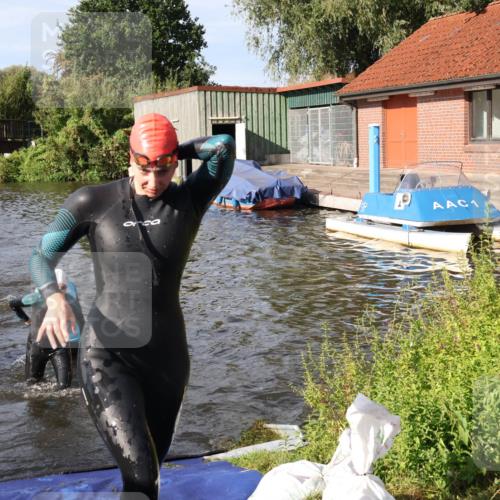 31.08.2025 - Elbe Triathlon Hamburg Luisa Fischer http://msf.ph/oto/8681302 31.08.2025 09:31:19 Schwimmen 829, 833, 837, 919, 929, 930 meine-sportfotos.de