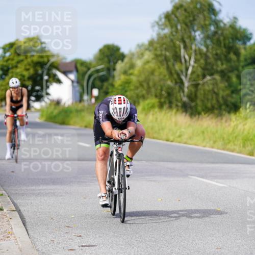 31.08.2025 - Elbe Triathlon Hamburg Michael Burmester http://msf.ph/oto/8681311 31.08.2025 10:55:52 Radfahren 877, 1298, 1400, 1443 meine-sportfotos.de
