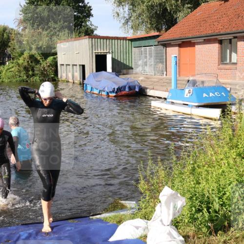 31.08.2025 - Elbe Triathlon Hamburg Luisa Fischer http://msf.ph/oto/8681317 31.08.2025 09:31:22 Schwimmen 833, 837, 882, 908, 919, 929, 930 meine-sportfotos.de
