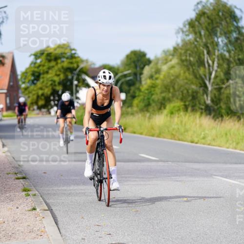31.08.2025 - Elbe Triathlon Hamburg Michael Burmester http://msf.ph/oto/8681319 31.08.2025 10:55:54 Radfahren 877, 1298, 1400, 1443, 1476 meine-sportfotos.de