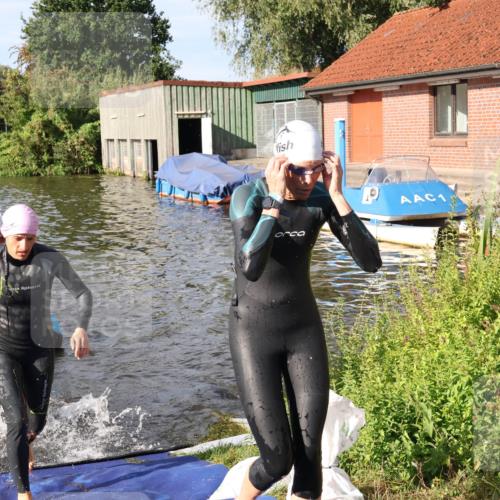 31.08.2025 - Elbe Triathlon Hamburg Luisa Fischer http://msf.ph/oto/8681325 31.08.2025 09:31:24 Schwimmen 833, 882, 908, 919, 929, 930 meine-sportfotos.de