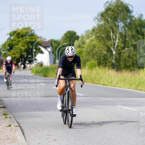 31.08.2025 - Elbe Triathlon Hamburg Michael Burmester http://msf.ph/oto/8681331 31.08.2025 10:55:56 Radfahren 877, 1298, 1443, 1476 meine-sportfotos.de