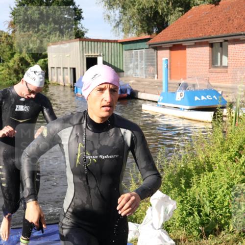 31.08.2025 - Elbe Triathlon Hamburg Luisa Fischer http://msf.ph/oto/8681332 31.08.2025 09:31:25 Schwimmen 833, 845, 864, 882, 908, 919, 929, 930 meine-sportfotos.de
