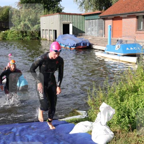 31.08.2025 - Elbe Triathlon Hamburg Luisa Fischer http://msf.ph/oto/8681341 31.08.2025 09:31:29 Schwimmen 845, 864, 882, 908, 929, 930 meine-sportfotos.de