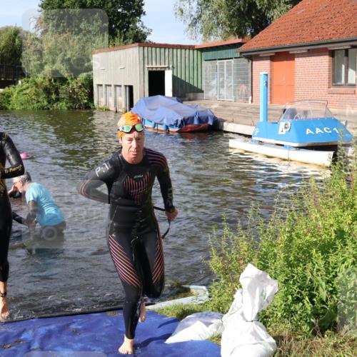 31.08.2025 - Elbe Triathlon Hamburg Luisa Fischer http://msf.ph/oto/8681352 31.08.2025 09:31:31 Schwimmen 845, 864, 882, 905, 908, 930 meine-sportfotos.de