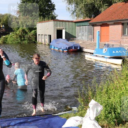 31.08.2025 - Elbe Triathlon Hamburg Luisa Fischer http://msf.ph/oto/8681362 31.08.2025 09:31:34 Schwimmen 845, 864, 869, 882, 905, 908 meine-sportfotos.de