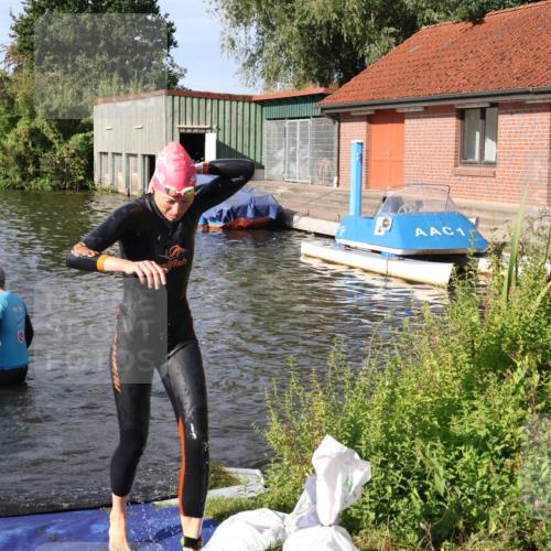 31.08.2025 - Elbe Triathlon Hamburg Luisa Fischer http://msf.ph/oto/8681376 31.08.2025 09:31:40 Schwimmen 800, 869, 905 meine-sportfotos.de