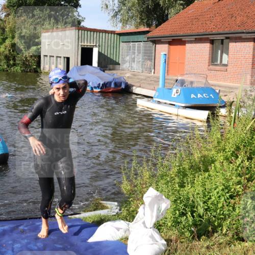 31.08.2025 - Elbe Triathlon Hamburg Luisa Fischer http://msf.ph/oto/8681383 31.08.2025 09:31:52 Schwimmen 787, 800, 866, 876, 913 meine-sportfotos.de