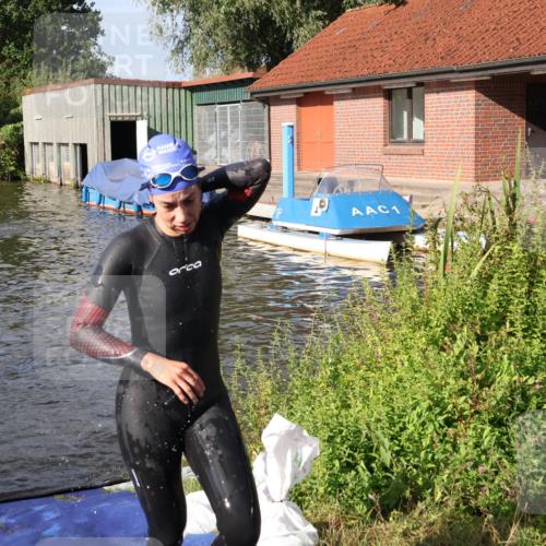 31.08.2025 - Elbe Triathlon Hamburg Luisa Fischer http://msf.ph/oto/8681385 31.08.2025 09:31:52 Schwimmen 787, 800, 866, 876, 913 meine-sportfotos.de
