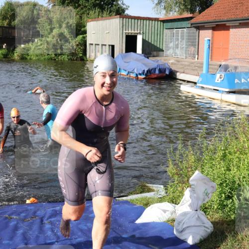31.08.2025 - Elbe Triathlon Hamburg Luisa Fischer http://msf.ph/oto/8681387 31.08.2025 09:31:56 Schwimmen 787, 866, 876, 913 meine-sportfotos.de