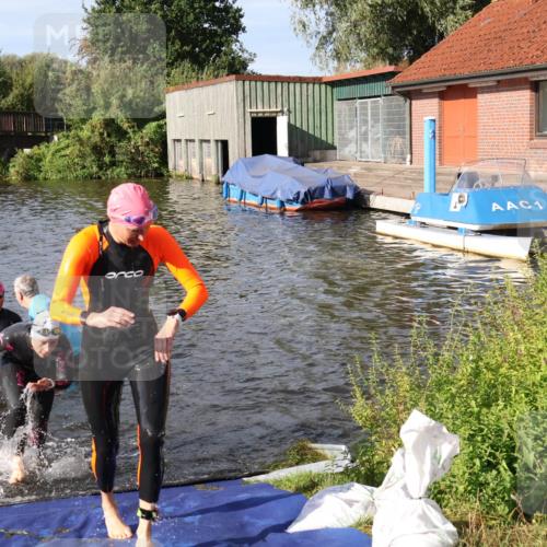 31.08.2025 - Elbe Triathlon Hamburg Luisa Fischer http://msf.ph/oto/8681414 31.08.2025 09:32:18 Schwimmen 803, 808, 826, 911 meine-sportfotos.de