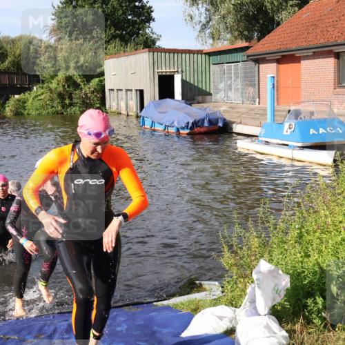 31.08.2025 - Elbe Triathlon Hamburg Luisa Fischer http://msf.ph/oto/8681415 31.08.2025 09:32:18 Schwimmen 803, 808, 826, 911 meine-sportfotos.de