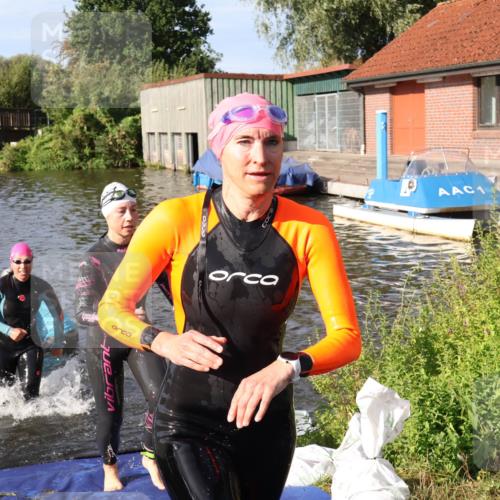 31.08.2025 - Elbe Triathlon Hamburg Luisa Fischer http://msf.ph/oto/8681420 31.08.2025 09:32:19 Schwimmen 803, 808, 826, 911 meine-sportfotos.de