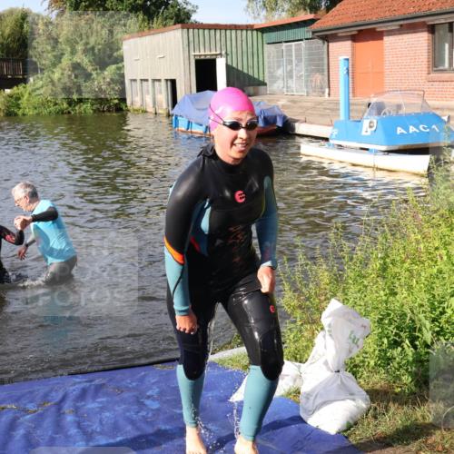 31.08.2025 - Elbe Triathlon Hamburg Luisa Fischer http://msf.ph/oto/8681431 31.08.2025 09:32:21 Schwimmen 803, 808, 826, 911 meine-sportfotos.de