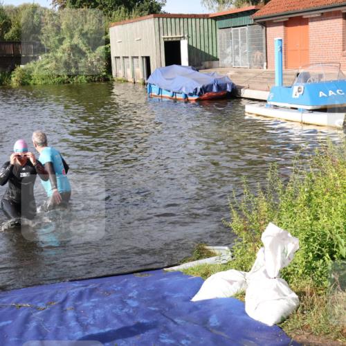 31.08.2025 - Elbe Triathlon Hamburg Luisa Fischer http://msf.ph/oto/8681436 31.08.2025 09:32:21 Schwimmen 803, 808, 826, 911 meine-sportfotos.de