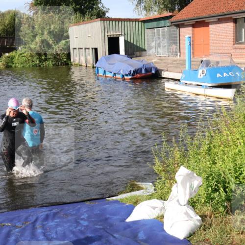 31.08.2025 - Elbe Triathlon Hamburg Luisa Fischer http://msf.ph/oto/8681439 31.08.2025 09:32:22 Schwimmen 803, 808, 826, 911 meine-sportfotos.de