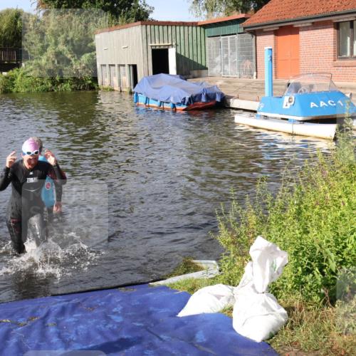 31.08.2025 - Elbe Triathlon Hamburg Luisa Fischer http://msf.ph/oto/8681440 31.08.2025 09:32:22 Schwimmen 803, 808, 826, 911 meine-sportfotos.de