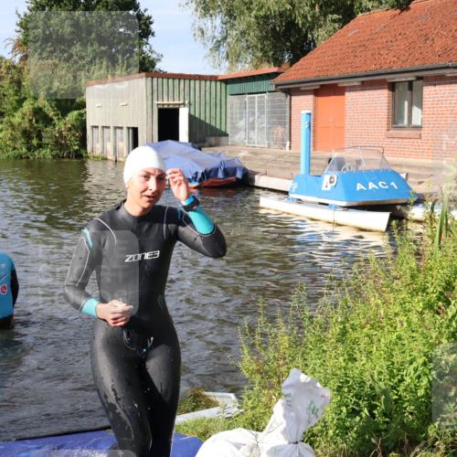 31.08.2025 - Elbe Triathlon Hamburg Luisa Fischer http://msf.ph/oto/8681460 31.08.2025 09:32:36 Schwimmen 786, 909 meine-sportfotos.de