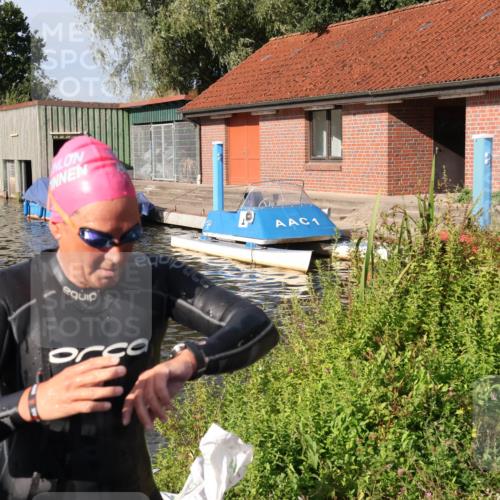 31.08.2025 - Elbe Triathlon Hamburg Luisa Fischer http://msf.ph/oto/8681467 31.08.2025 09:32:42 Schwimmen 896, 909 meine-sportfotos.de