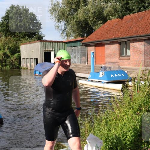 31.08.2025 - Elbe Triathlon Hamburg Luisa Fischer http://msf.ph/oto/8681487 31.08.2025 09:33:14 Schwimmen 594, 749, 792 meine-sportfotos.de