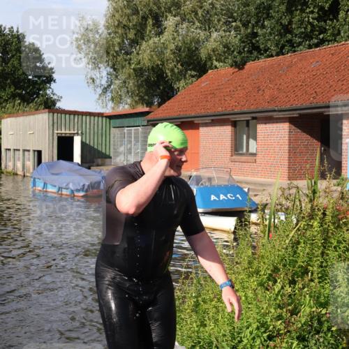31.08.2025 - Elbe Triathlon Hamburg Luisa Fischer http://msf.ph/oto/8681489 31.08.2025 09:33:15 Schwimmen 594, 749, 792, 881 meine-sportfotos.de
