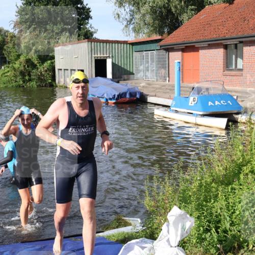 31.08.2025 - Elbe Triathlon Hamburg Luisa Fischer http://msf.ph/oto/8681497 31.08.2025 09:33:21 Schwimmen 749, 792, 881 meine-sportfotos.de