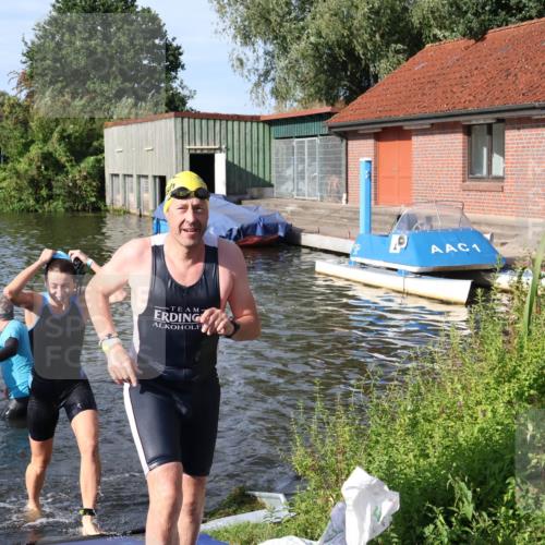 31.08.2025 - Elbe Triathlon Hamburg Luisa Fischer http://msf.ph/oto/8681500 31.08.2025 09:33:21 Schwimmen 749, 792, 881 meine-sportfotos.de