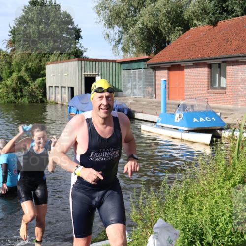 31.08.2025 - Elbe Triathlon Hamburg Luisa Fischer http://msf.ph/oto/8681501 31.08.2025 09:33:21 Schwimmen 749, 792, 881 meine-sportfotos.de