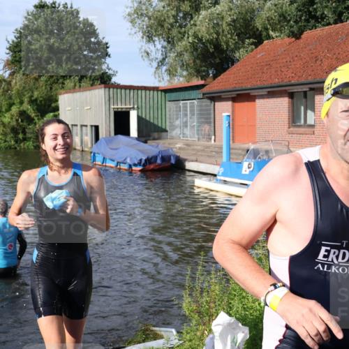 31.08.2025 - Elbe Triathlon Hamburg Luisa Fischer http://msf.ph/oto/8681507 31.08.2025 09:33:22 Schwimmen 749, 792, 881 meine-sportfotos.de