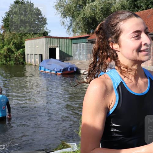 31.08.2025 - Elbe Triathlon Hamburg Luisa Fischer http://msf.ph/oto/8681512 31.08.2025 09:33:24 Schwimmen 749, 792, 881 meine-sportfotos.de