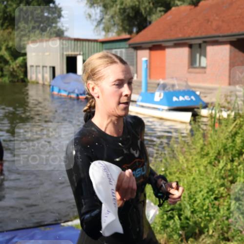 31.08.2025 - Elbe Triathlon Hamburg Luisa Fischer http://msf.ph/oto/8681522 31.08.2025 09:33:26 Schwimmen 749, 792, 881 meine-sportfotos.de