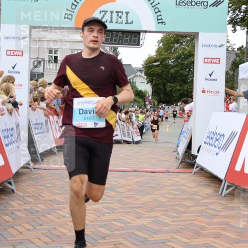 31.08.2025 - 21. Blankeneser Heldenlauf Strokosch-Dieckow http://msf.ph/oto/8681537 31.08.2025 12:06:16 Ziel 5415, 5384, 4406, 4255, 4167 meine-sportfotos.de