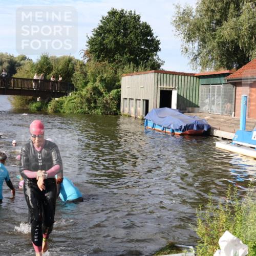 31.08.2025 - Elbe Triathlon Hamburg Luisa Fischer http://msf.ph/oto/8681550 31.08.2025 09:34:02 Schwimmen 842, 844, 859, 868, 906 meine-sportfotos.de