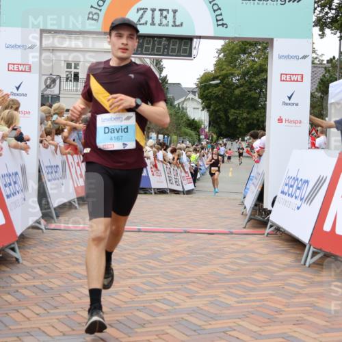 31.08.2025 - 21. Blankeneser Heldenlauf Strokosch-Dieckow http://msf.ph/oto/8681553 31.08.2025 12:06:16 Ziel 5415, 5384, 4406, 4255, 4167 meine-sportfotos.de